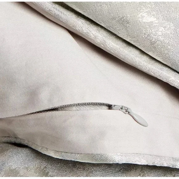 Hudson Park Collection  Comforter Luxurious Bedding Set - Picture 6 of 8